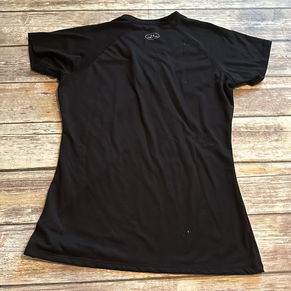 Under Armour Tech Heat Gear Loose V-Neck Shirt- Size S - Picture 2 of 2